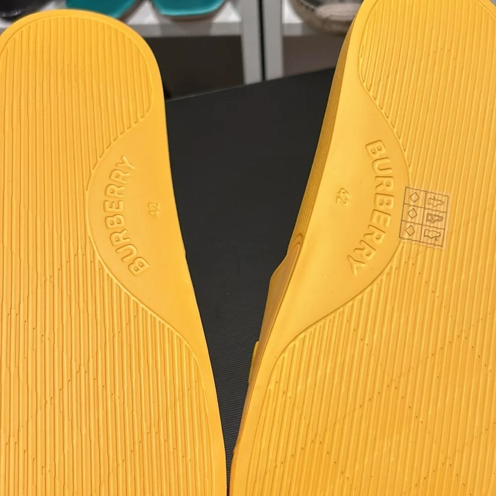Brand new Burberry slides - Picture 5 of 5